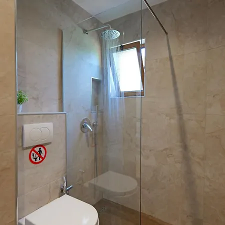 En Ad Hotel Ksamil